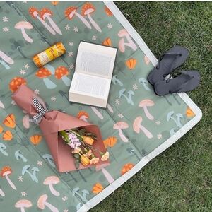 Little Unicorn 5'x7' Outdoor Family Picnic Beach Blanket Durable Water-Resistant